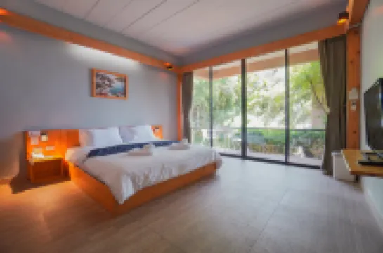 เดอะ เกรซ อัมพวา รีสอร์ท