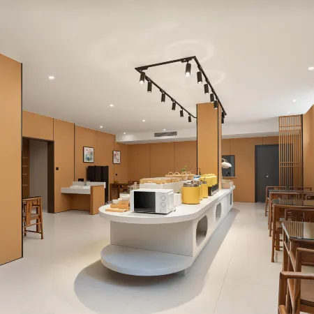Bailuli Yunsu Hotel (Zhoukou Huanghe Road Hongxing Meikailong Global Home Living Plaza Store)