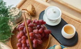 Zijingge Homestay (Hongwan Scenic Area Branch)