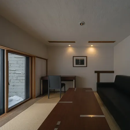 Otaru Retreat by Onko Chishin
