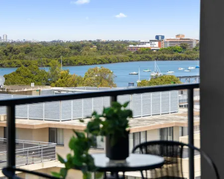 Ryde Serenity – Sleek Apartment by the River Hotels in Ryde