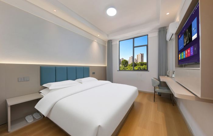 Urban Garden Select Hotel (Luonan People's Square)