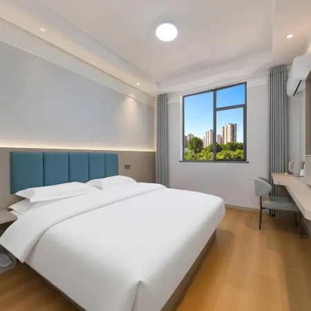 Urban Garden Select Hotel (Luonan People's Square)