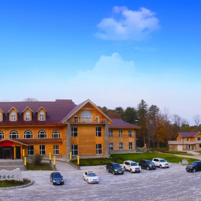 Changbai Mountain Hunting Resort Hotel Hotels near Lushui River National Forest Park
