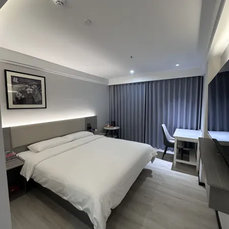 Huaqiao Smart Boutique Hotel (Quannan County Zhanqian Road)