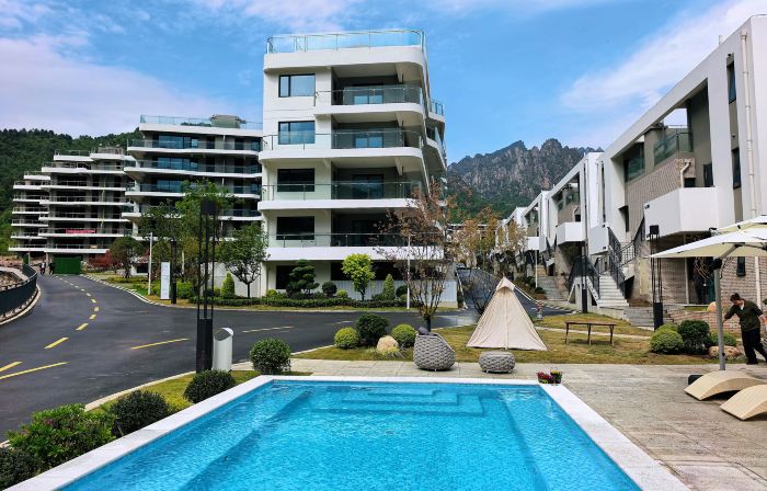 Laojieling North-South Boundary Wenquan Resort Hotel