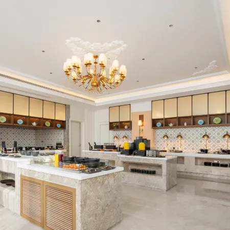 Vienna International Hotel (Huai'an Jinhu Yao Emperor Ancient City)