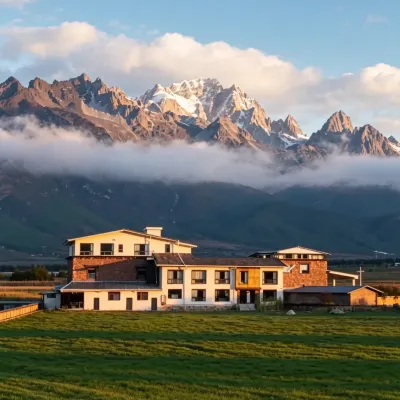 Qingshan Suye · Peak Haven | Designer Resort Manor (Shangri-La Napa Sea Scenic Area) Hotel berhampiran Shika Snow Mountain