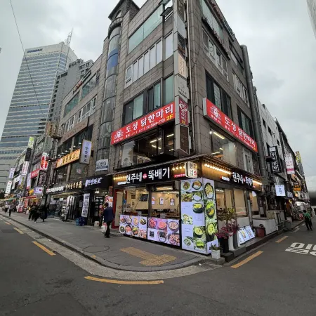 Sonoće Hostel Seoul Dongdaemun Отели рядом с достопримечательностью «Торговый центр HelloAPM»