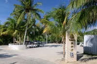 Weinaxi · Venus Dreamland Manor (Wanning Shimei Bay Island Ring Tourist Highway) - parking