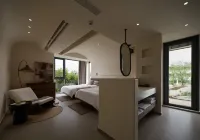 Sinyu Moore · Streamside Family Pool Resort - Kaplıcalı