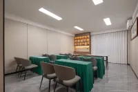 Lujing Cloud Hotel (Huizhou West Lake Honghua Lake Scenic Area) - Airport Shuttle