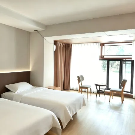 Jiayin Wangjianglou Hotel (Jiangbian Square)