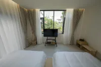 Xingyi Blue Moon Bay Xinglin Courtyard Homestay (Wanfenglin Scenic Area Shangnahui) - balcony