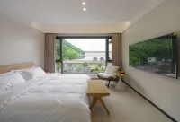 Living by the Mountain · Swimming Pool Family Vacation Boutique Stay - 2-Star
