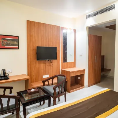 HOTEL AVENUE 30 Hotels near Plumaria garden