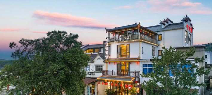 Moon River Bay House Hotels in Jing County