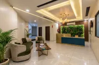 Hotel Emerald Suites At Delhi Airport - 民宿