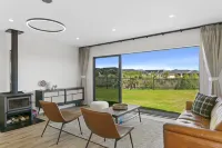 Luxury and Comfortable Modern House in Taupo -  Holiday Villas