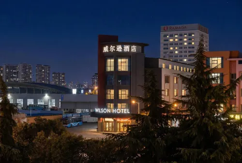 Wilson Hotel (Linyi University Town) - parking