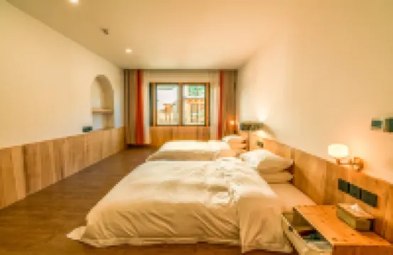 Eryuan Under the Plum Tree Lakeview Vacation Apartment
