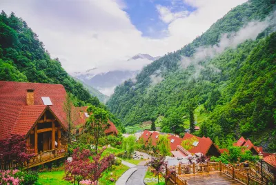 Ramada Guergou Hôtels à proximité de : Jiarong Tusi Guanzhai
