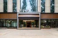 Luyating Hotel (Xiong'an New District Yonggui South Street Branch) Hotels near Rongcheng Station