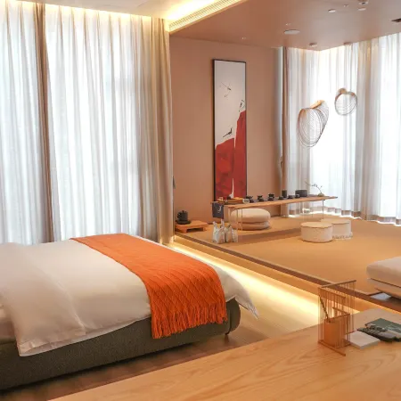Chaonanzhi Digital Smart Homestay (Guangzhou Xintangnan High-speed Railway Station)
