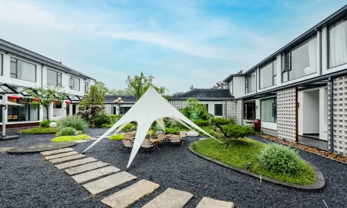 Floral Lux Hotel·Yixing Yuyang Huaiyu Homestay