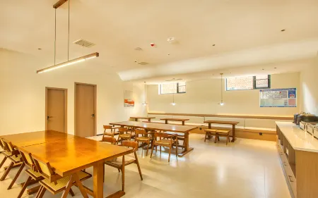 QIANNA HOTEL GLORIOUS (Fuxi Mountain Guogongling) Отели рядом с достопримечательностью «Fengquan Lake Scenic Area»