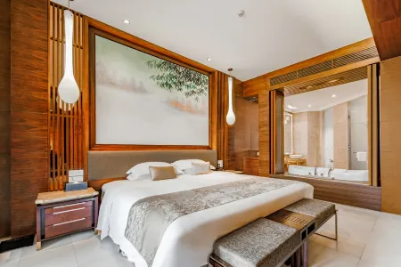 Regal Palace Resort Отели рядом с достопримечательностью «Jinyintan Beach»