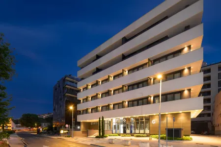 Boutique Hotel Porto Отели рядом с достопримечательностью «Собор Вознесения Девы Марии»