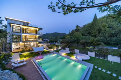 Yunshang Grassland·Guosu Light Luxury Pool·Parent-child Villa Designer Homestay Hotels in Anji