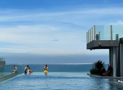 WCC The base central pattaya Hotel dekat The Regent Pratumnak Condominium