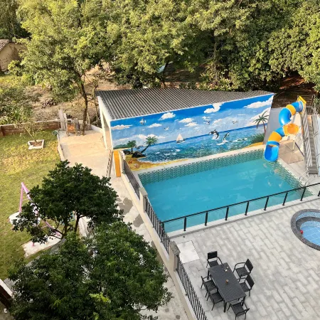 Qingyuan Fogang Xile Shangpin Wenquan Swimming Pool Homestay