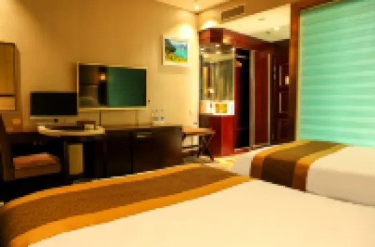 โรงแรมฮอลิเดย์ จินรุ่น