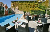 Logis Hotels Grand Hotel d'Orléans Hotel in zona Stade Maurice Rigaud