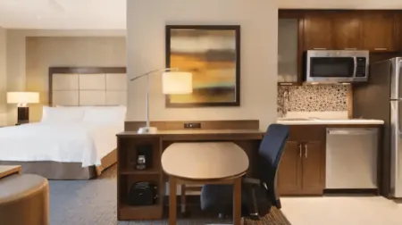 Homewood Suites by Hilton Calgary Downtown Отели рядом с достопримечательностью «TELUS Spark Science Centre»