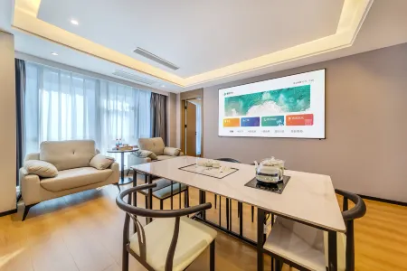 Xingyu Hotel Отели рядом с достопримечательностью «Jiedong People's Square»