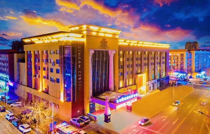 Oriental Hawaii Hotel (Heihe Central Pedestrian Street Shop)