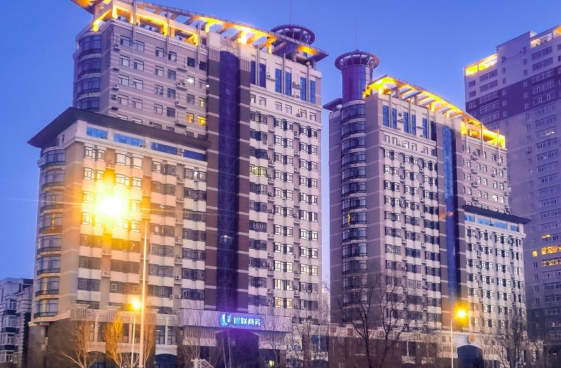 Qingfeng Elegant Restaurant Apartment (Ice and Snow World Branch)