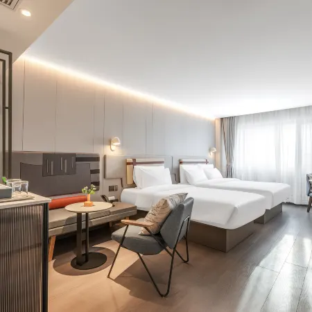 Homeinn Selected Hotel (Harbin Central Avenue Subway Station Anguo Street) Отели рядом с достопримечательностью «Школа Ай Цзянь в Харбине»