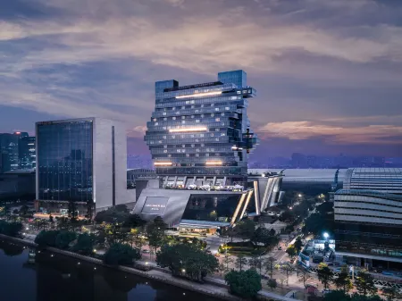 Langham Place Guangzhou Отели рядом с достопримечательностью «Guangdong University of Foreign Studies (South Campus)»