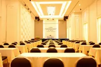 โรงแรมคริสตัล พาเลซ ลักชัวรี พัทยา - ธุรกิจ