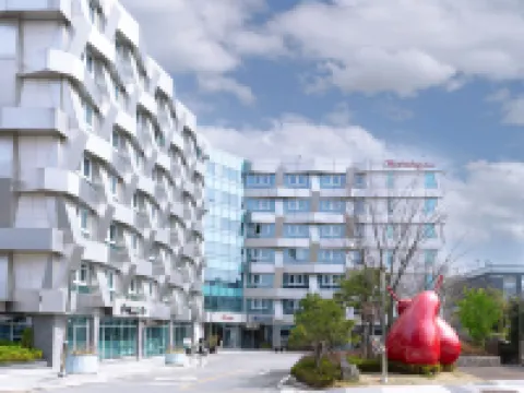 Sokcho Marina Bay Hotel Hotels near Yeongnangho