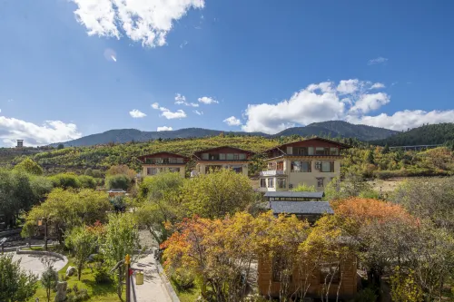 Villafound Shangri-La Womasto Resort - Sea View