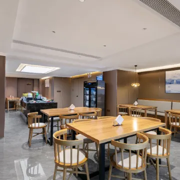 QIANNA HOTEL GLORIOUS(Weihui Branch)