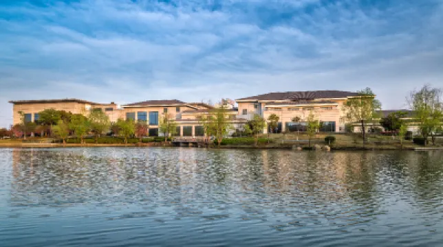 Changshu International Hotel Hotels near Xingfu Temple