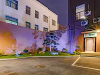 VYTEL Hotel (Jingjiang North City Park) - parking