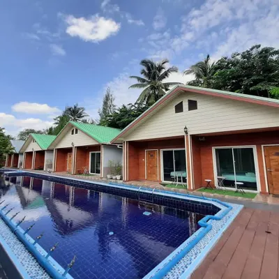 Phenwaree Amphawa Resort Hotels near Samut Songkhram